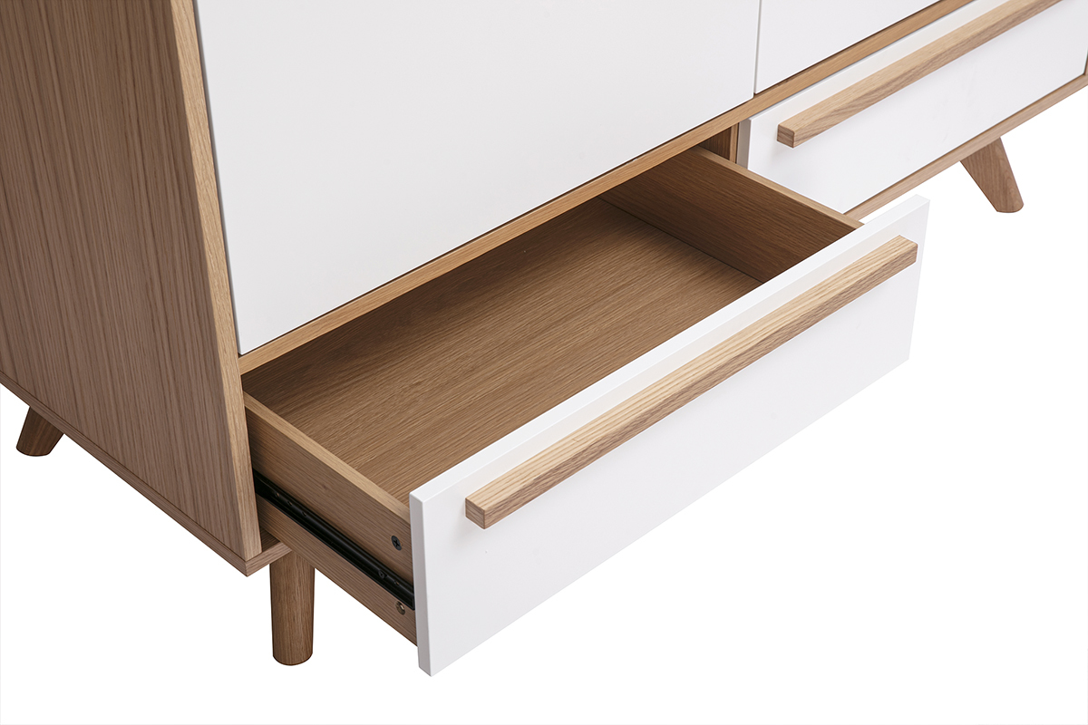 Armoire HELIA avec finition bois clair et blanc, vue zoom�e, tiroir ouvert.