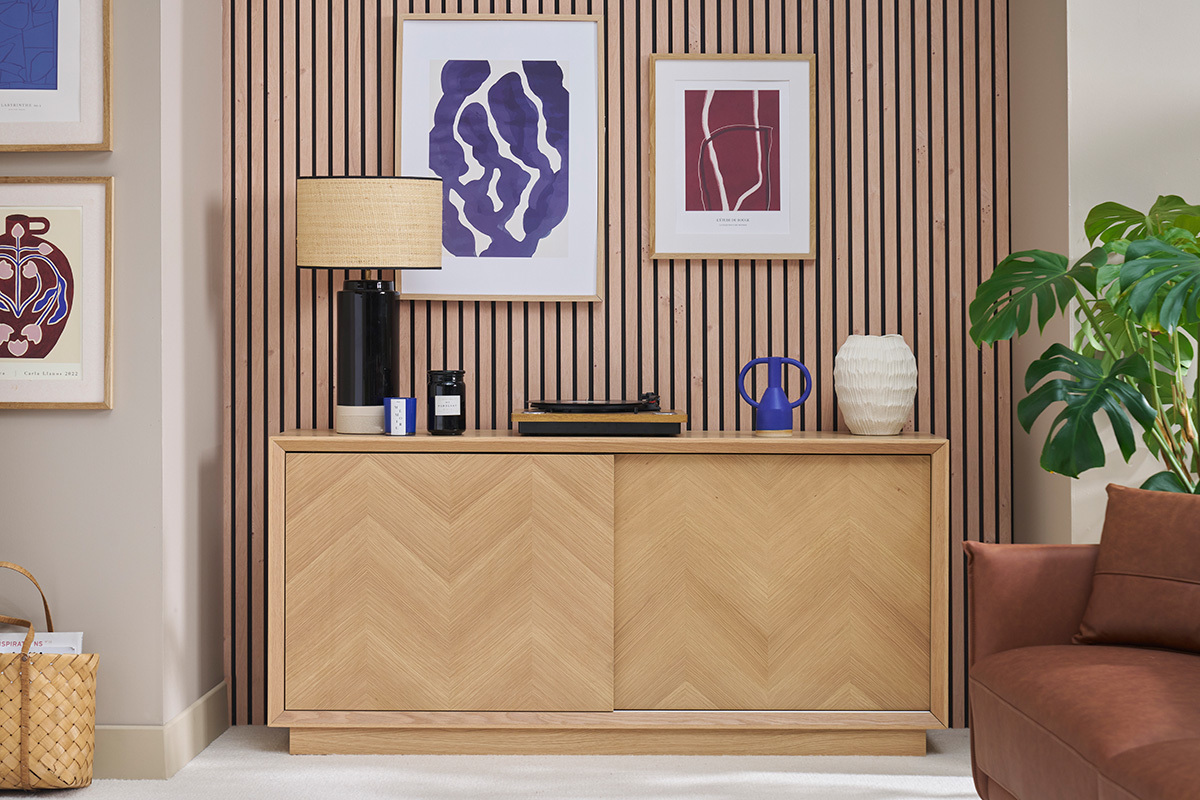Buffet bas avec portes coulissantes en bois clair ch�ne L160 cm ARROW