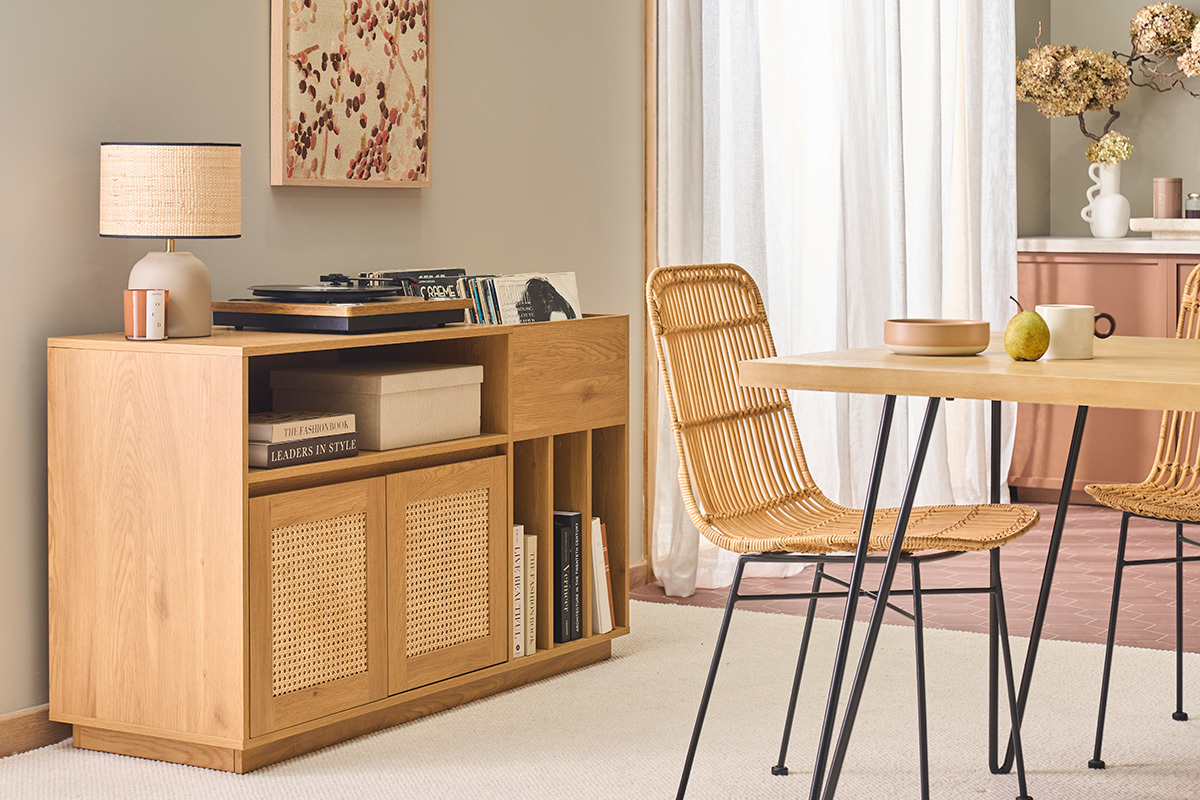Buffet de rangement vinyles finition bois clair ch�ne et cannage rotin L130 cm ALICANTE