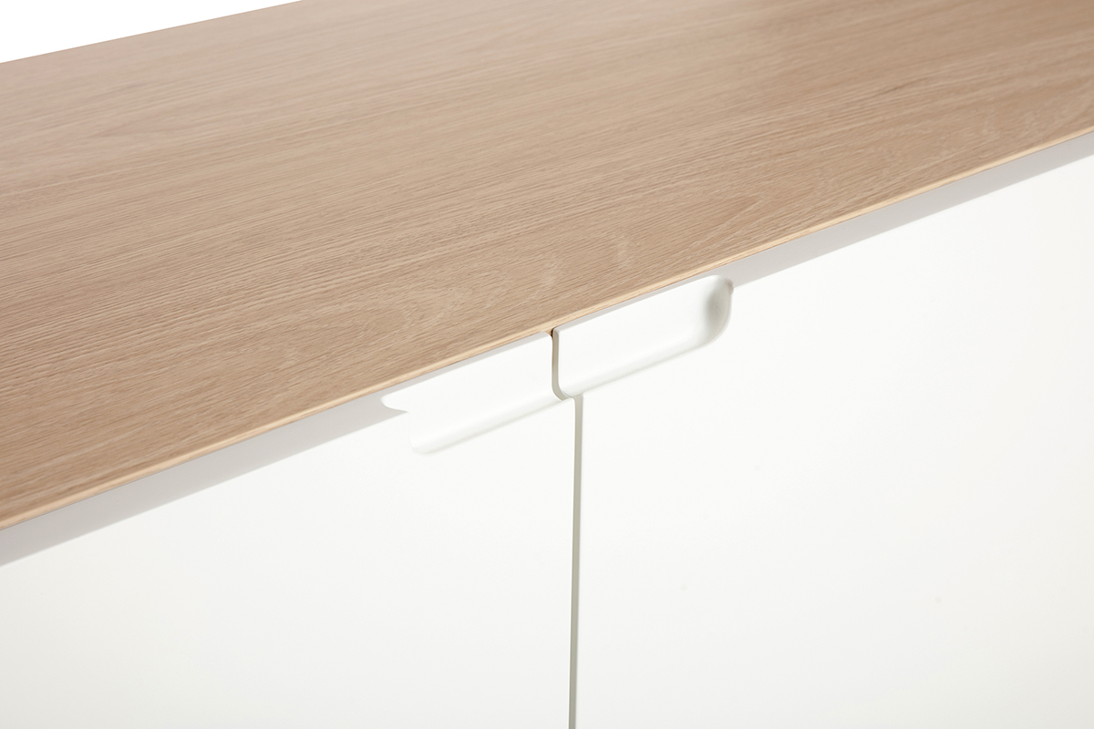 Plan de dessus du buffet scandinave blanc LEANA avec finition bois clair et portes sans poign�es