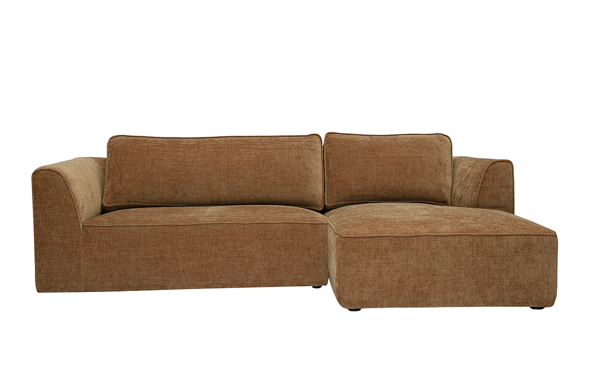 Canap� d'angle droit trois places en tissu effet velours textur� terre br�l�e, vue de face.