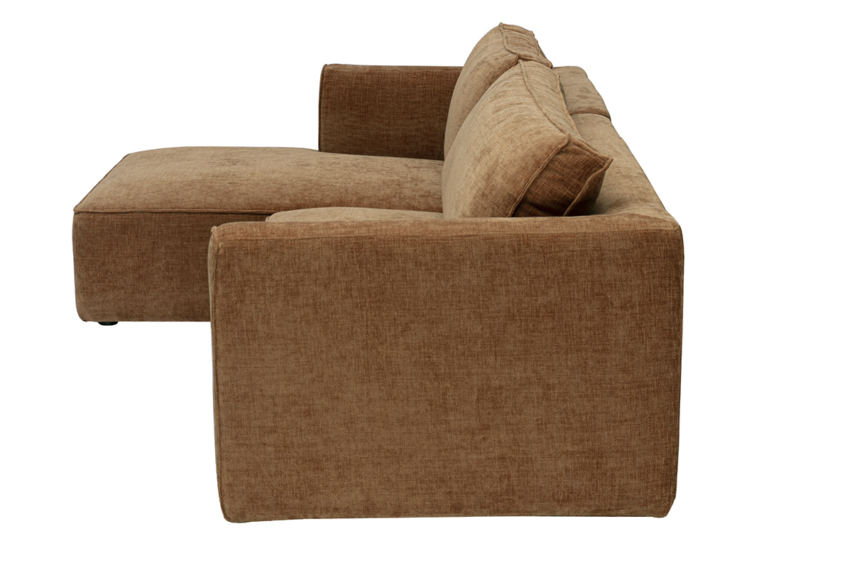 Canap� d'angle gauche en tissu effet velours textur� terre br�l�e, vue de c�t�.