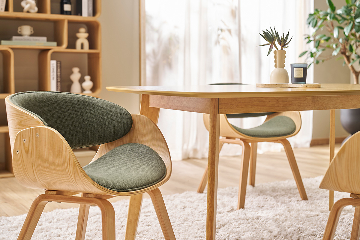 Chaise design en tissu vert kaki et bois clair BENT