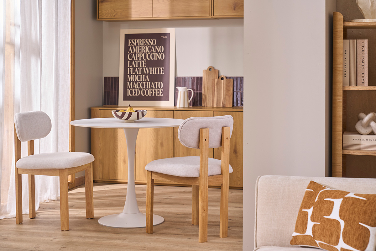 Chaises en tissu effet velours textur� beige et bois clair (lot de 2) NORMI