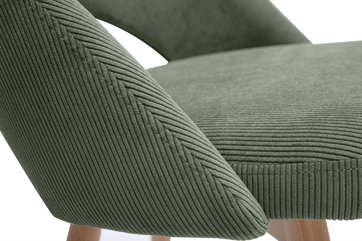 Gros plan sur tissu velours c�tel� vert kaki de chaise scandinave COSETTE.