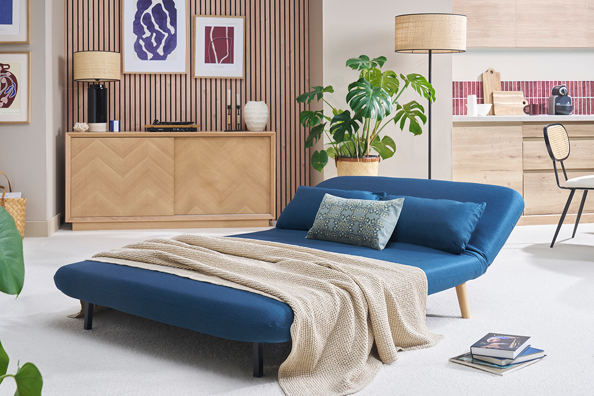 Chauffeuse 2 places convertible en tissu bleu fonc� et bois clair AMIKO