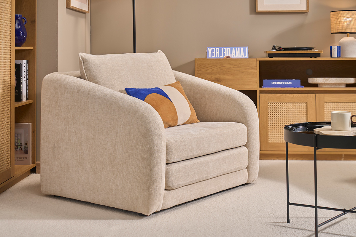 Fauteuil convertible en tissu effet velours textur� beige MAHAUT