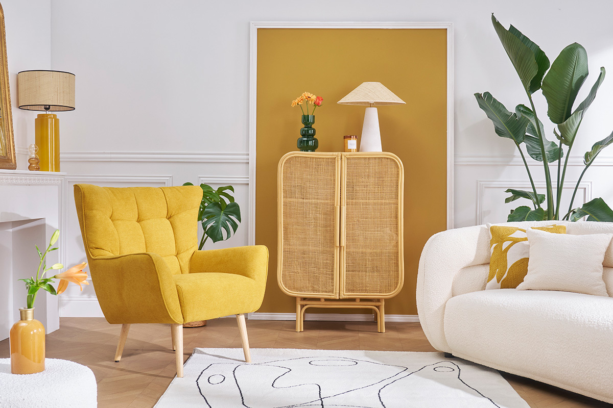Fauteuil scandinave en tissu effet velours jaune moutarde et bois clair AVERY