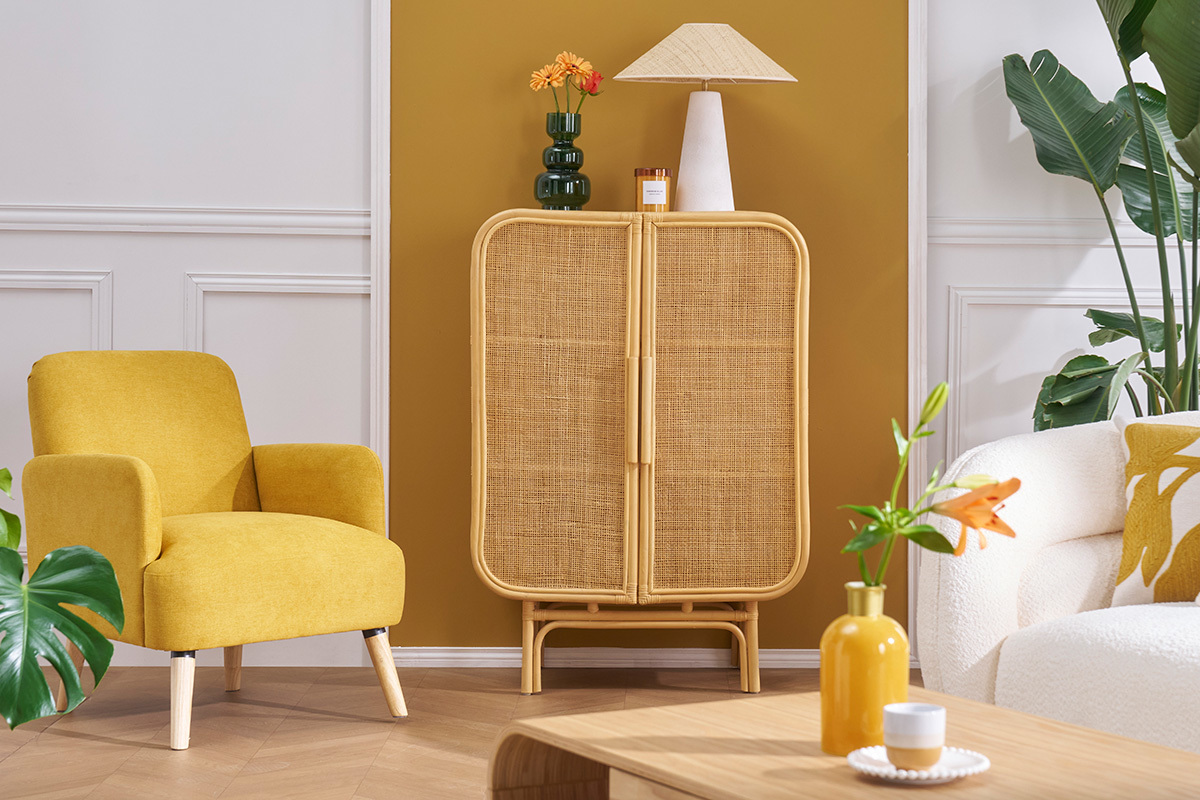 Fauteuil scandinave en tissu effet velours jaune moutarde et bois clair ISKO