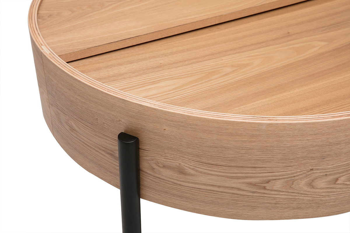 Table basse ronde en bois de fr�ne clair avec pied en m�tal noir, vue en gros plan.