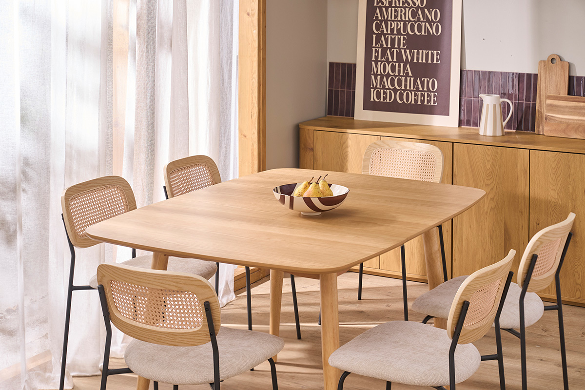 Table extensible rallonges int�gr�es carr�e en bois clair ch�ne L100-140 cm HELMA