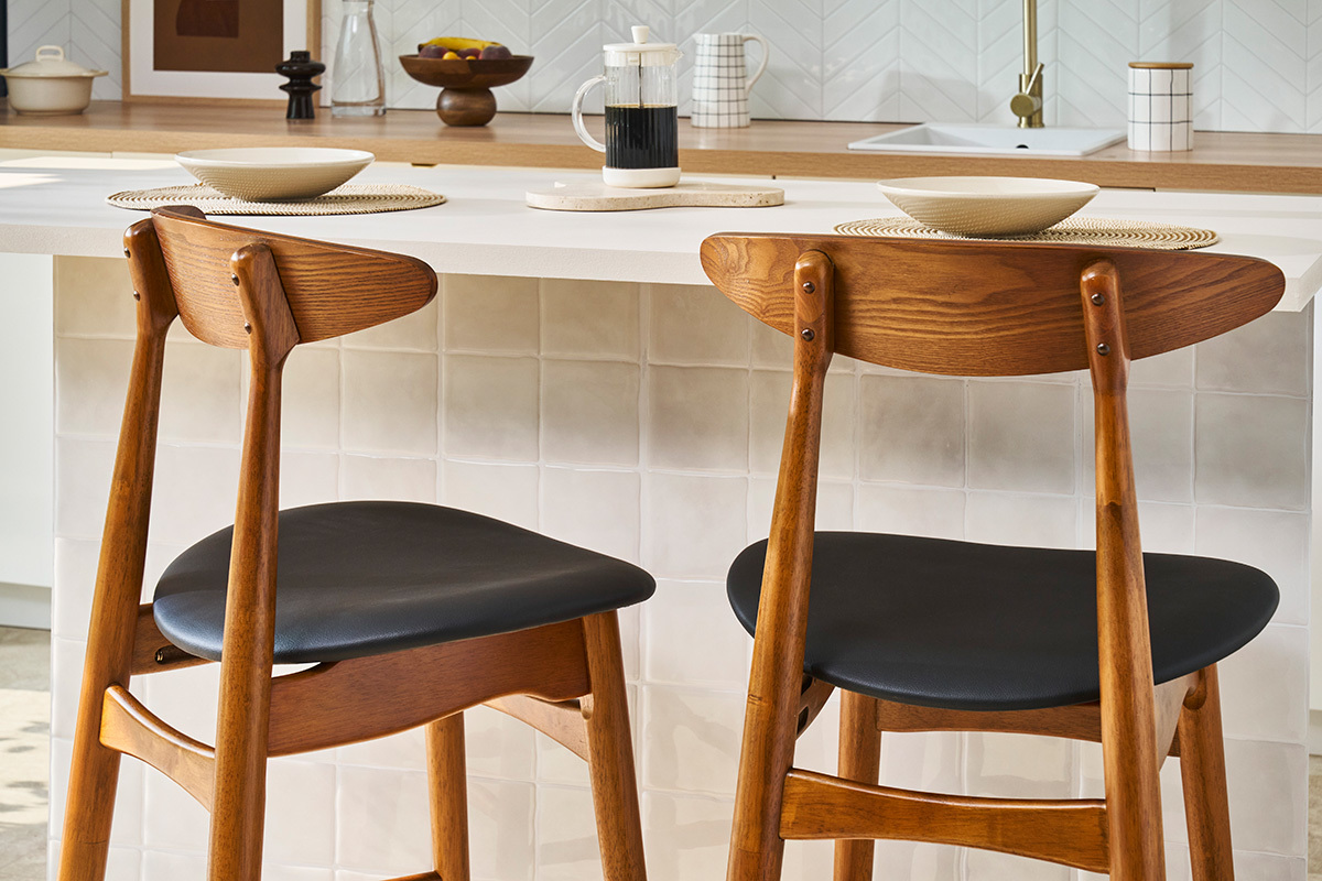 Tabouret de bar vintage noyer et PU noir 65 cm (lot de 2) WALFORD