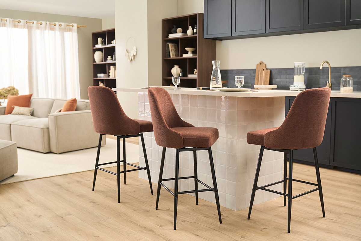 Tabourets de bar pivotants 360� en tissu chenille terre br�l�e et m�tal H66 cm (lot de 2) HASTA