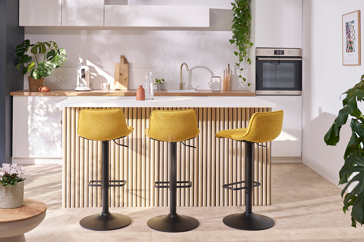 Tabourets de bar r�glables pivotants 360� en tissu effet velours textur� jaune moutarde et m�tal (lot de 2) BOOST