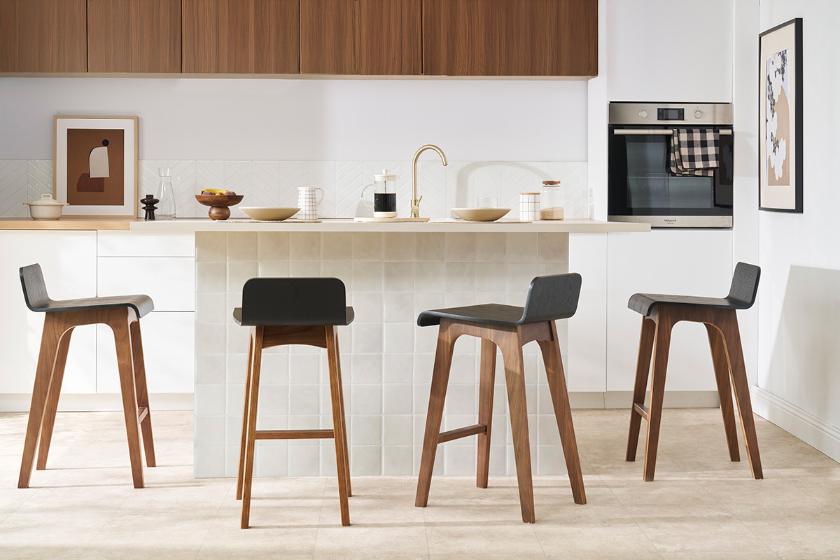 Tabourets de bar scandinaves noyer et noir H65 cm (lot de 2) BALTIK
